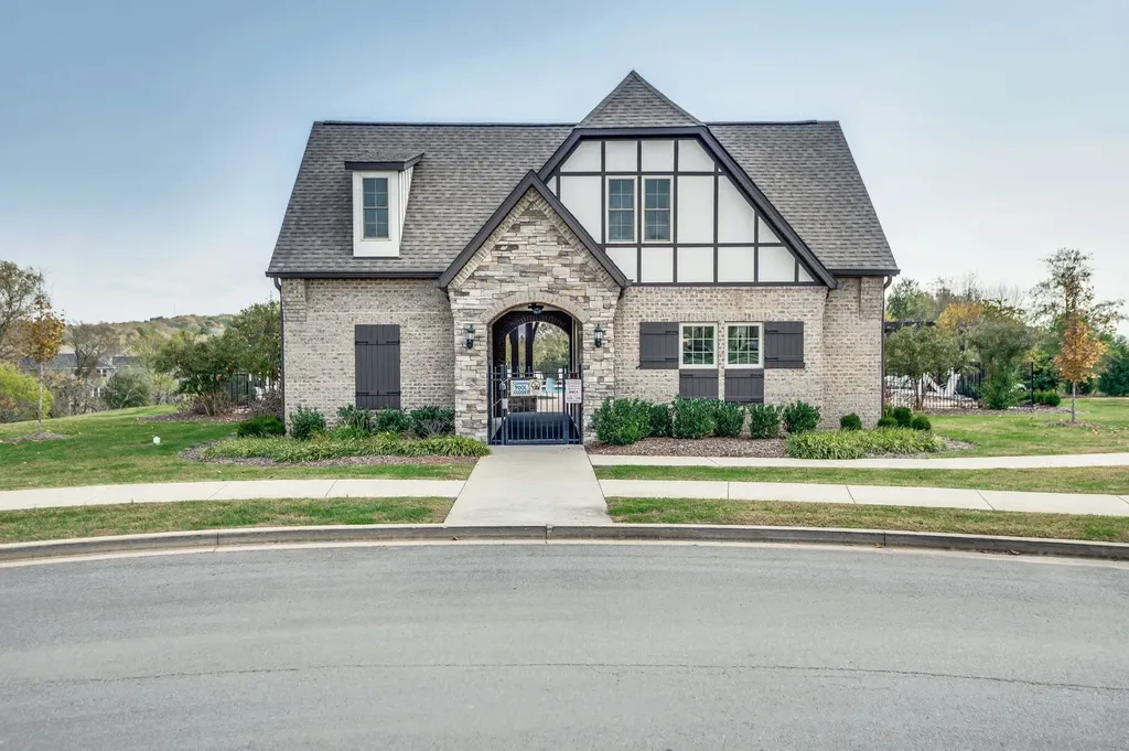 531 Fall Creek Circle Goodlettsville TN 37072