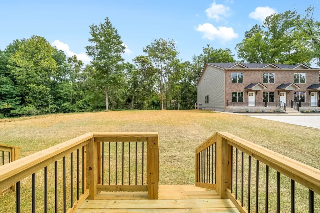 925 Greenwood Avenue Clarksville TN 37040
