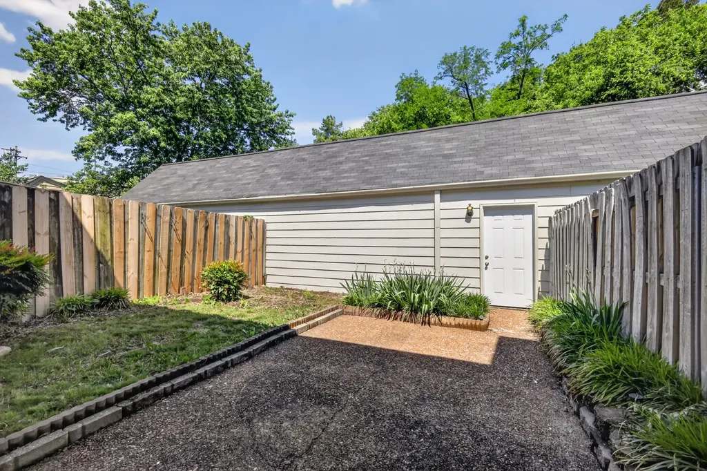 5601 Country Drive Nashville TN 37211