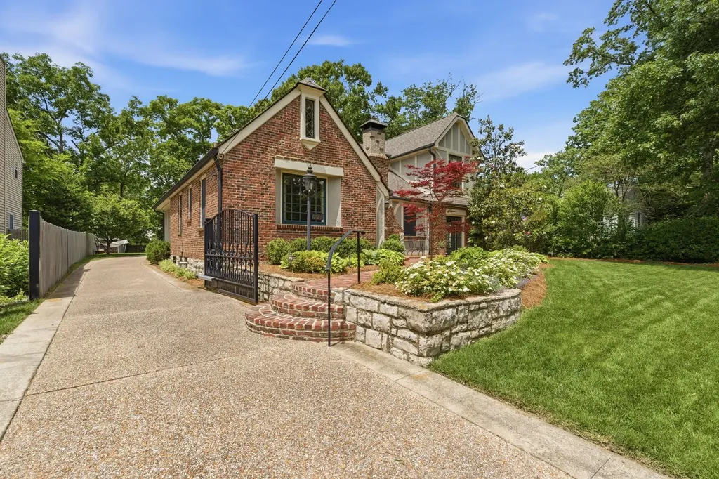 1724 Green Hills Drive Nashville TN 37215