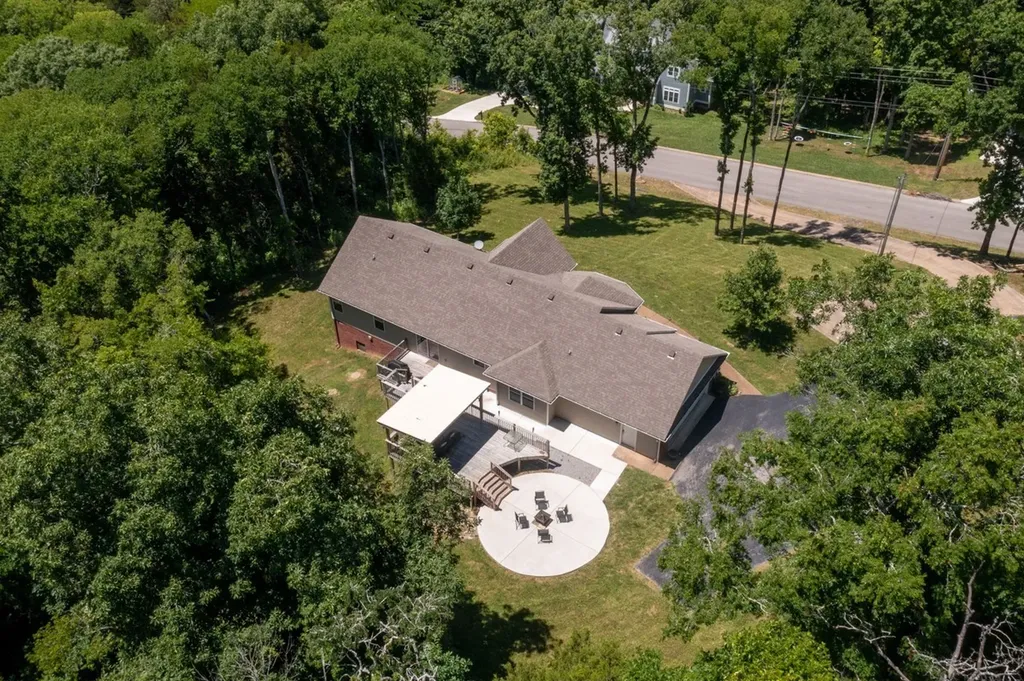 1555 Heller Ridge Spring Hill TN 37174