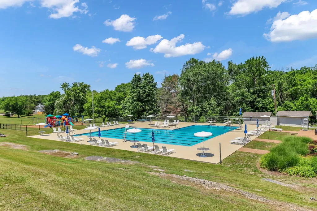 107 Maple Way, N Hendersonville TN 37075
