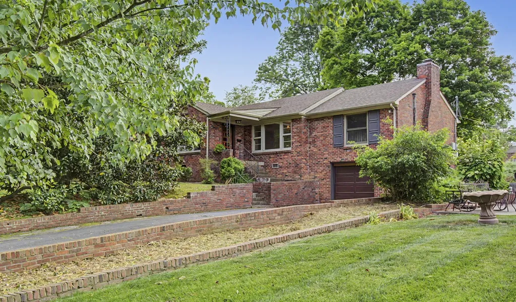 208 Trahern Lane Clarksville TN 37040