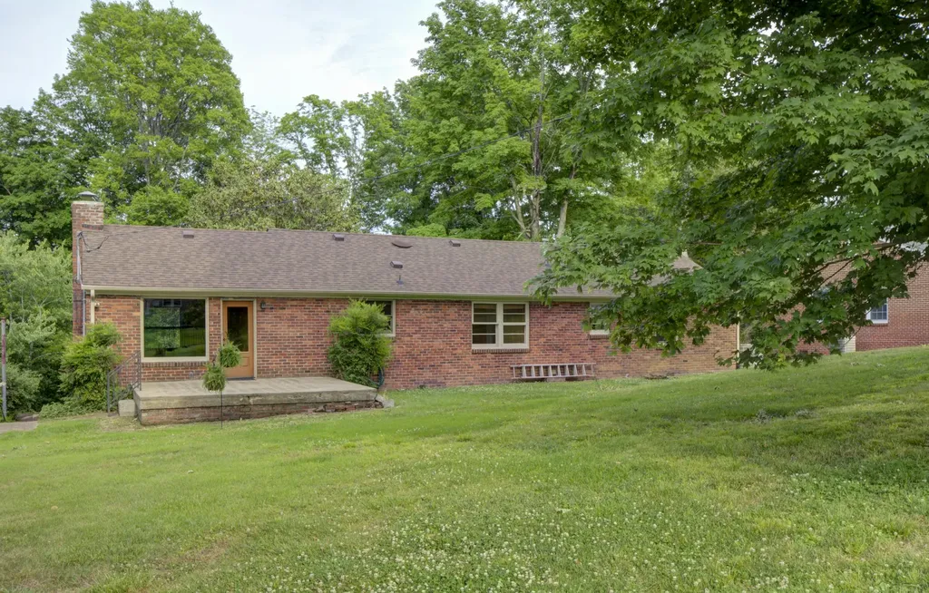 208 Trahern Lane Clarksville TN 37040