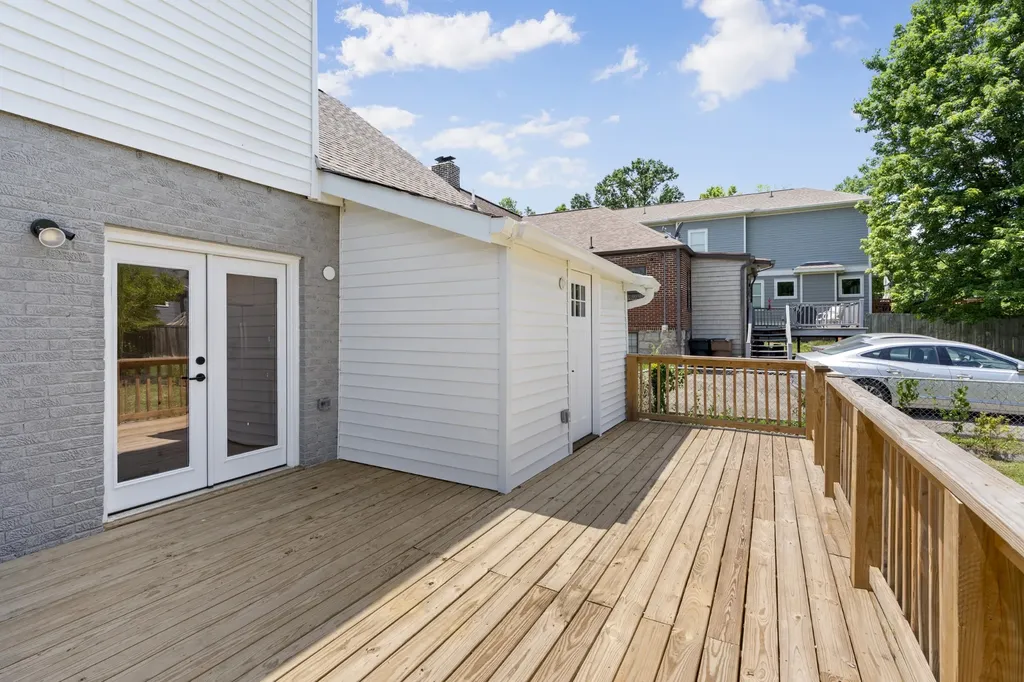 911 Fairwin Avenue Nashville TN 37216