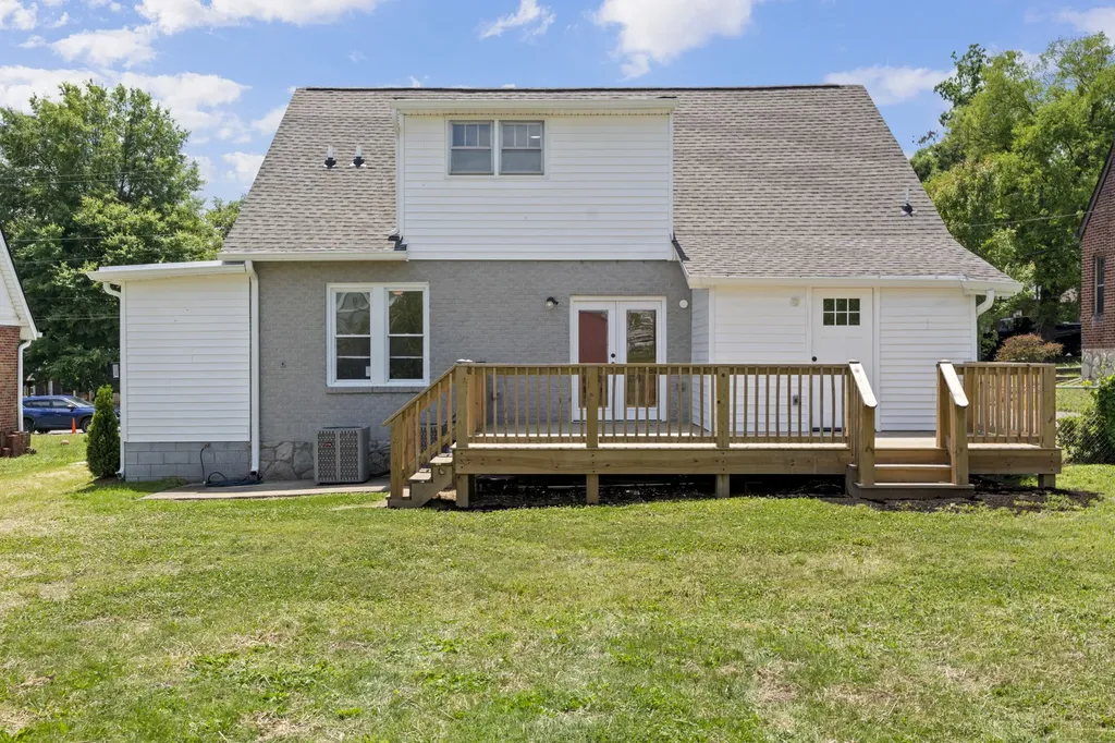 911 Fairwin Avenue Nashville TN 37216