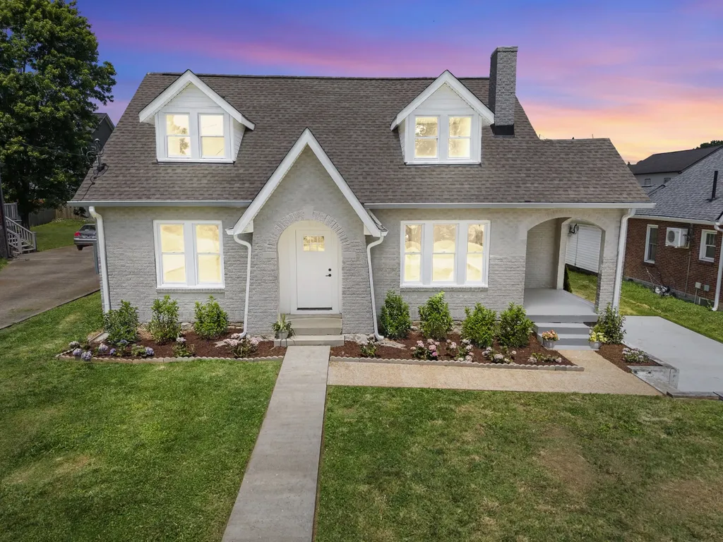 911 Fairwin Avenue Nashville TN 37216