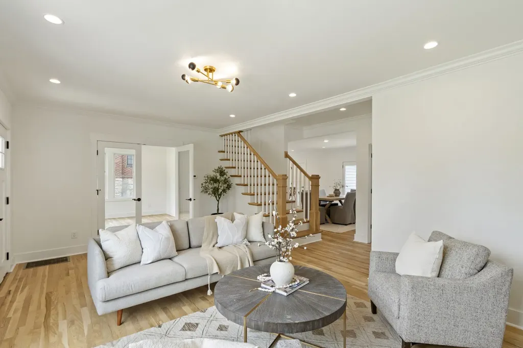 911 Fairwin Avenue Nashville TN 37216