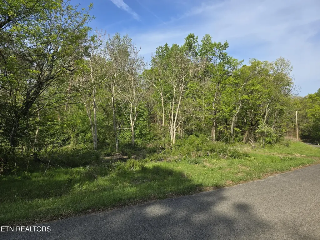 3697 Jackson Bend Road Lenoir City TN 37772