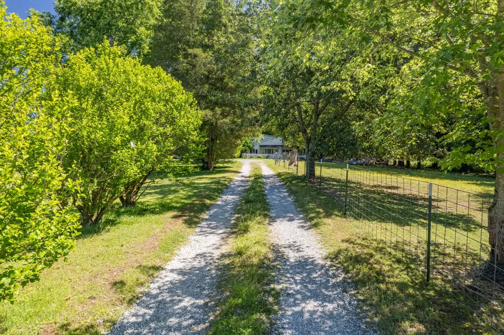 1558 Santa Fe Pike Columbia TN 38401
