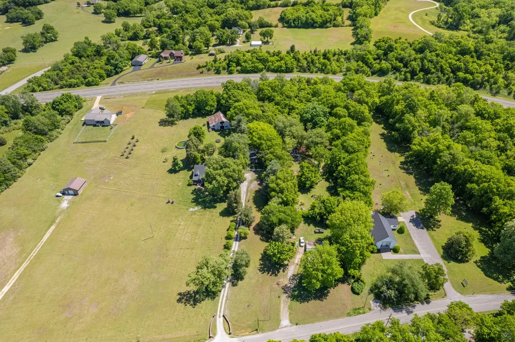 1558 Santa Fe Pike Columbia TN 38401