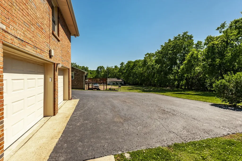 131 Honeysuckle Drive Hendersonville TN 37075
