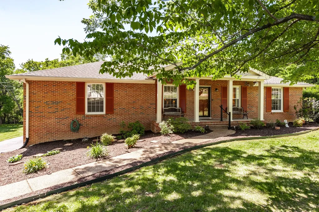 131 Honeysuckle Drive Hendersonville TN 37075