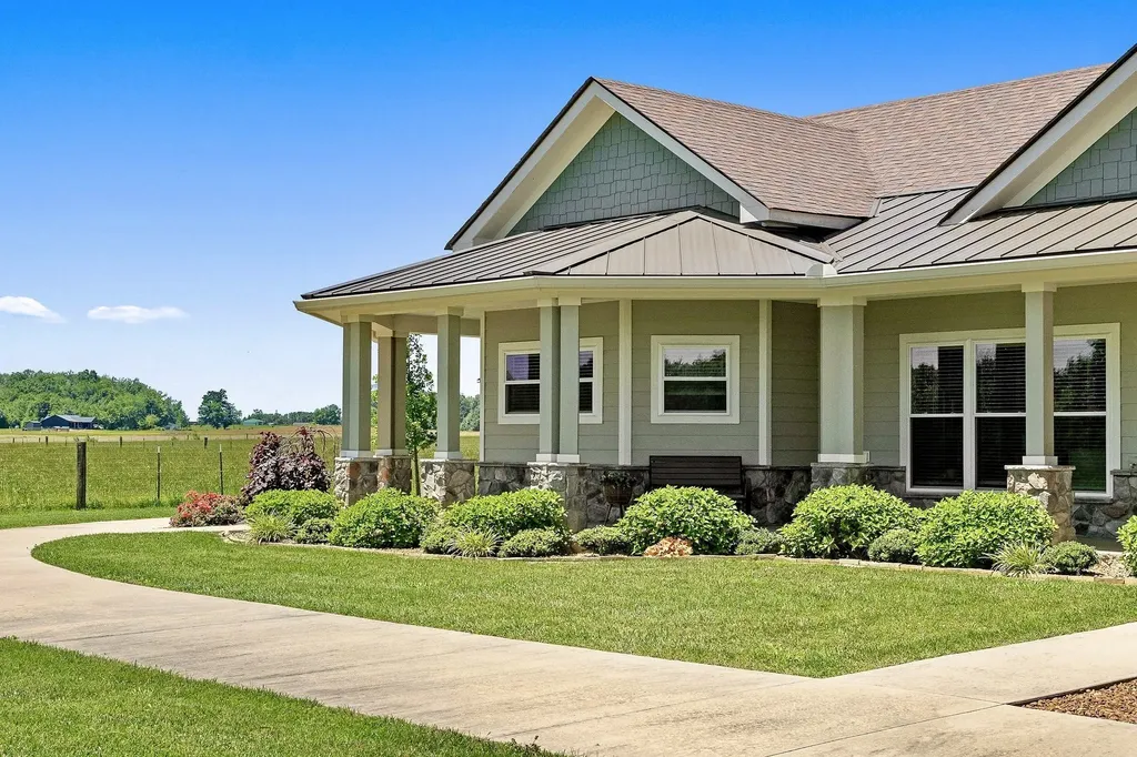 1004 Dry Creek Road Smithville TN 37166