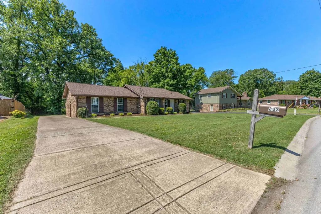 233 Iris Drive Hendersonville TN 37075