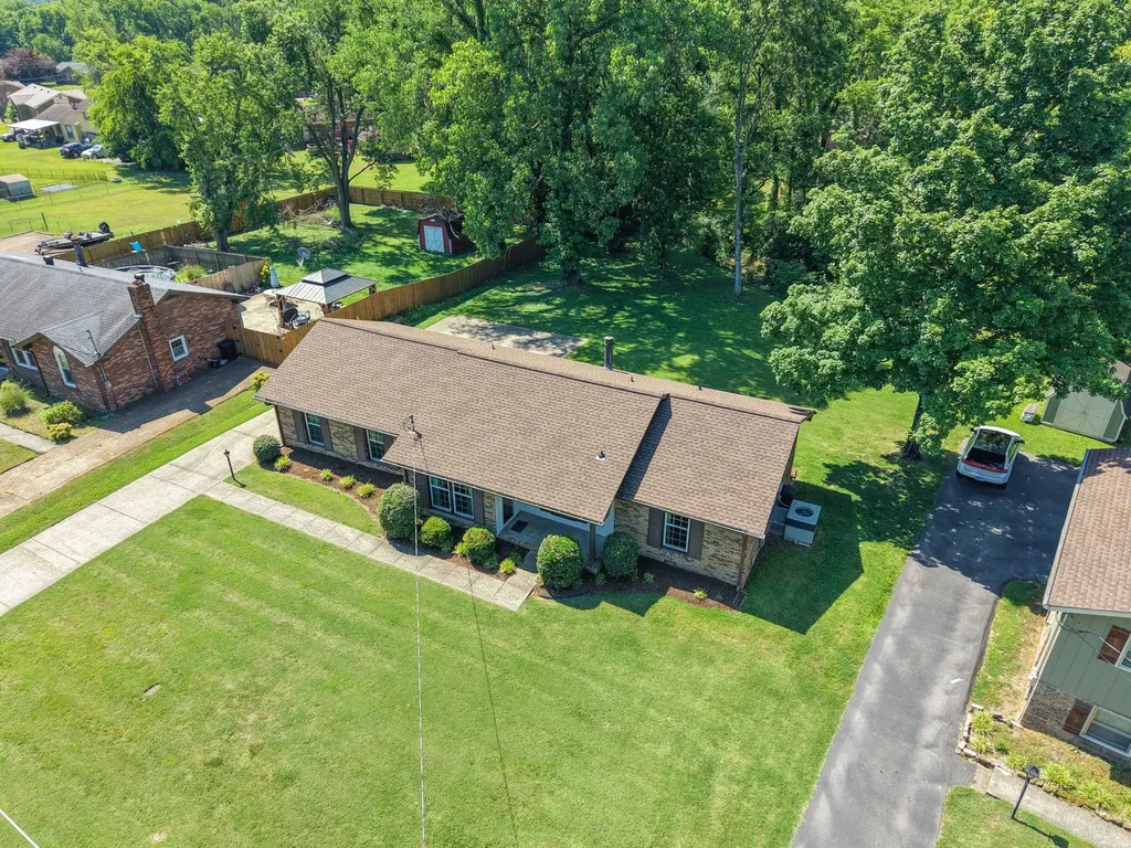 233 Iris Drive Hendersonville TN 37075