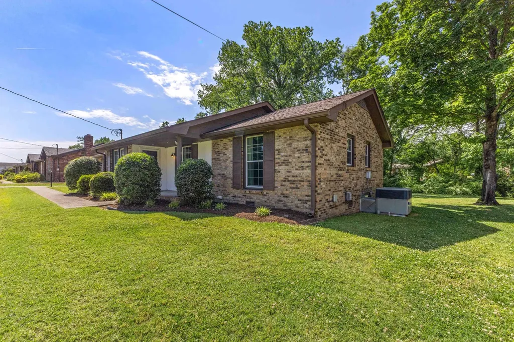 233 Iris Drive Hendersonville TN 37075