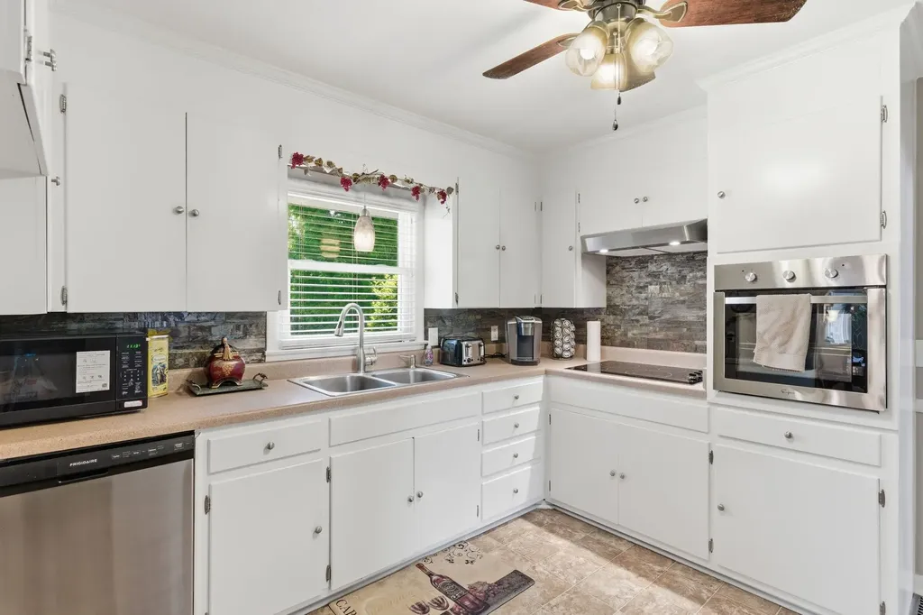2678 Highway 41, S Greenbrier TN 37073