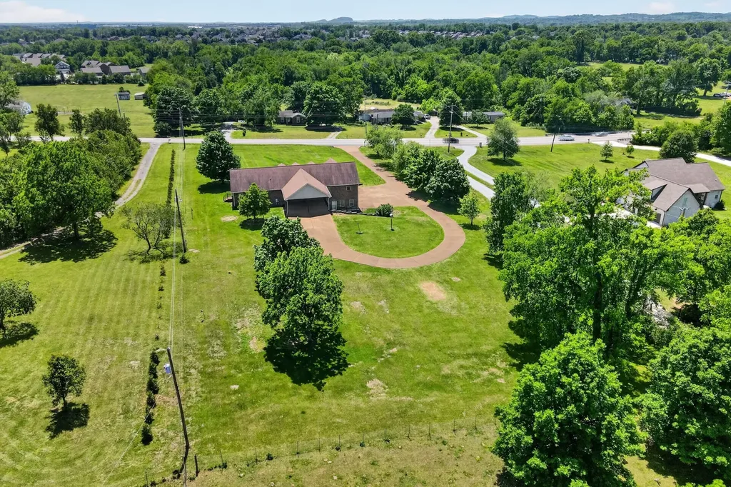1174 Highway 25 Gallatin TN 37066