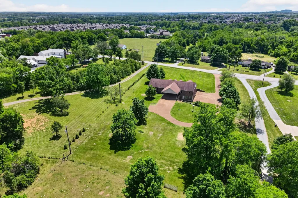 1174 Highway 25 Gallatin TN 37066