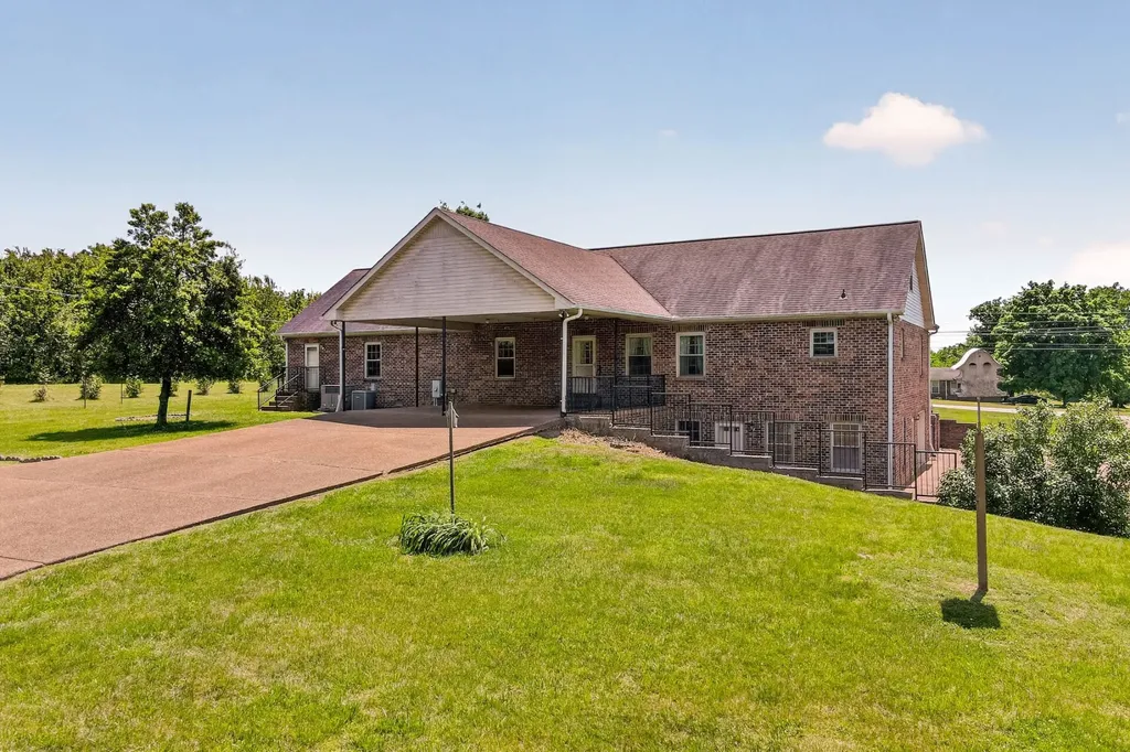 1174 Highway 25 Gallatin TN 37066