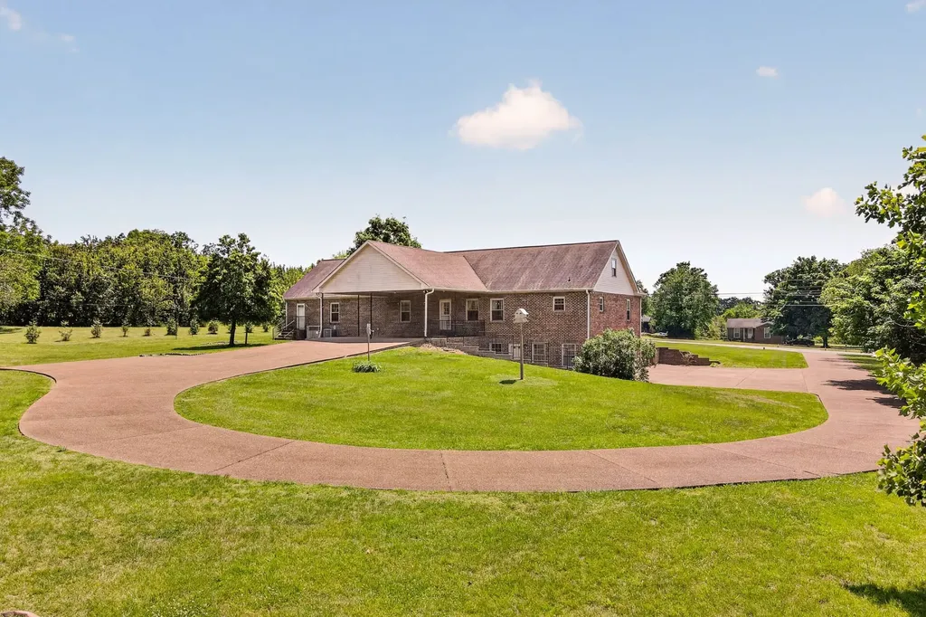 1174 Highway 25 Gallatin TN 37066