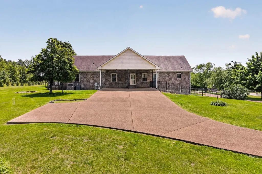 1174 Highway 25 Gallatin TN 37066