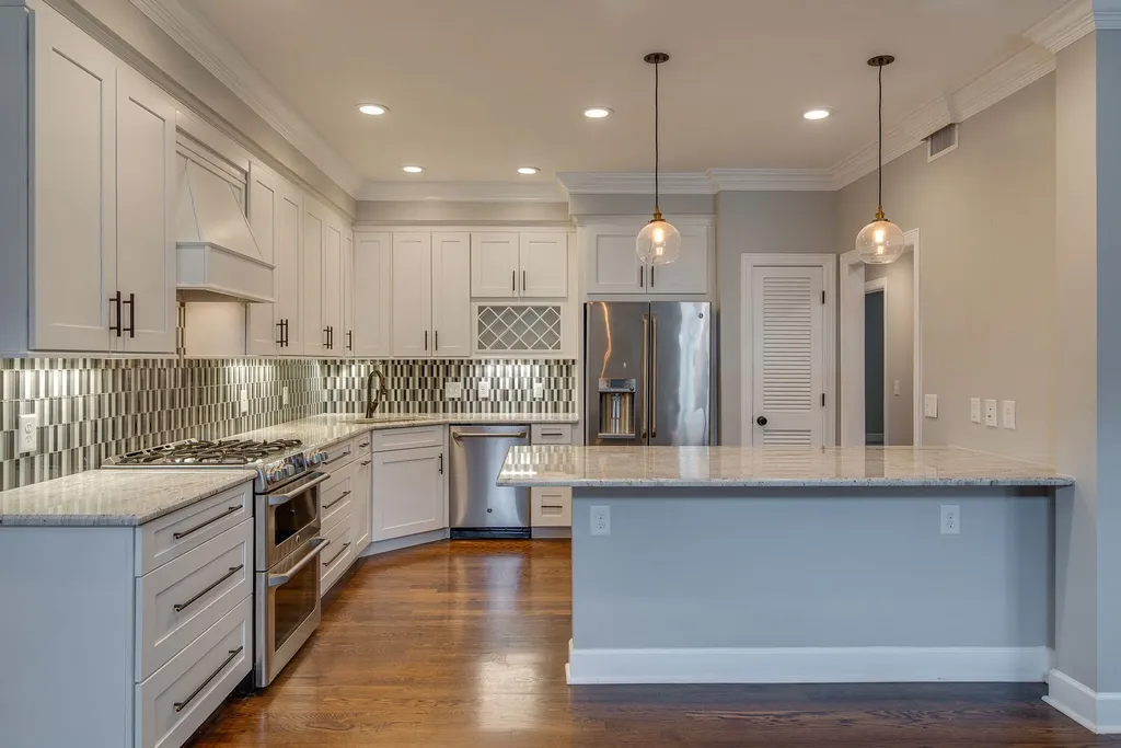 2040 Graybar Lane Nashville TN 37215