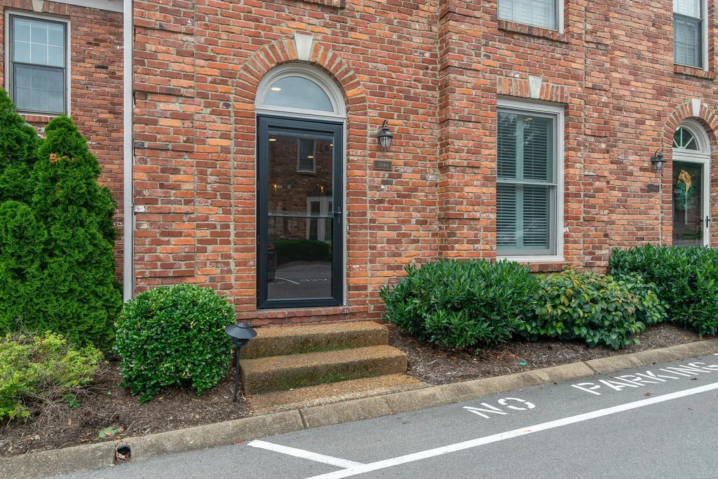 2040 Graybar Lane Nashville TN 37215