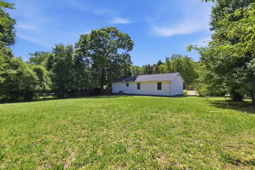 353 Dupuis Drive Clarksville TN 37042
