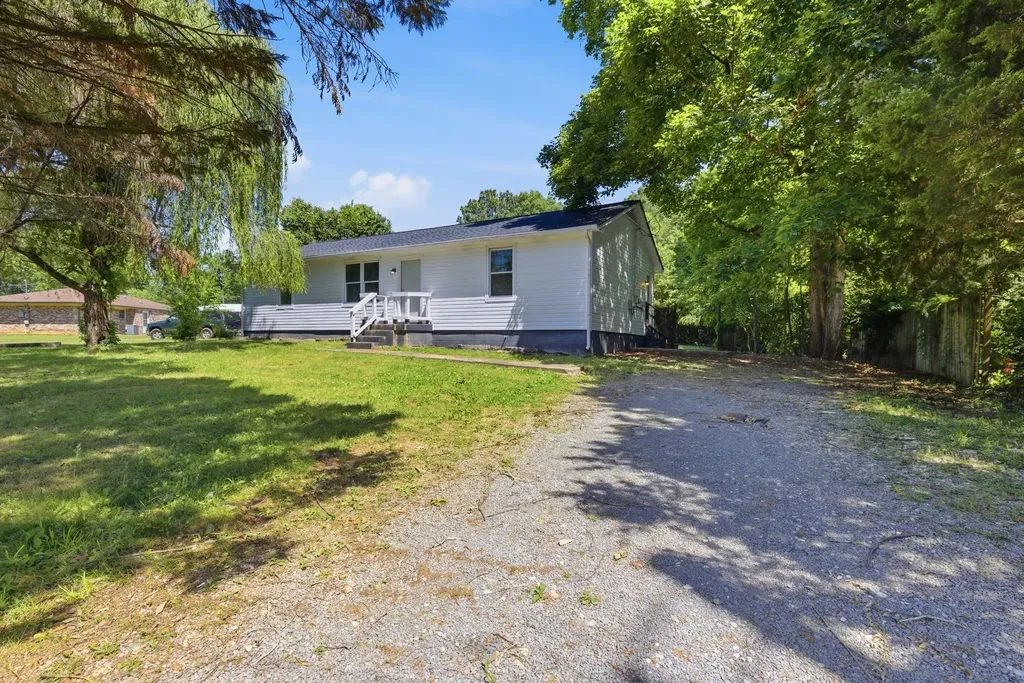 353 Dupuis Drive Clarksville TN 37042