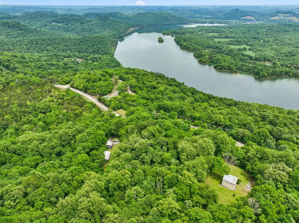 8 Matthews Mountain Lane Carthage TN 37030