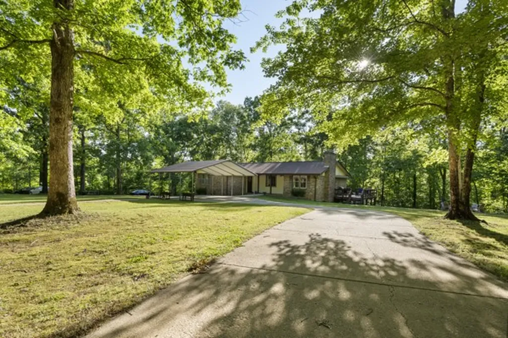 780 Waters Road Centerville TN 37033