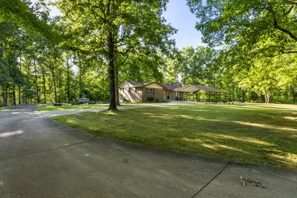 780 Waters Road Centerville TN 37033