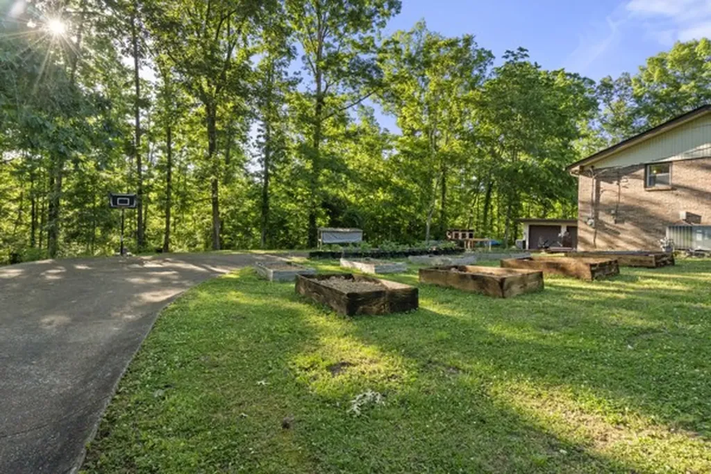 780 Waters Road Centerville TN 37033