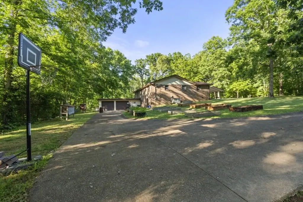 780 Waters Road Centerville TN 37033