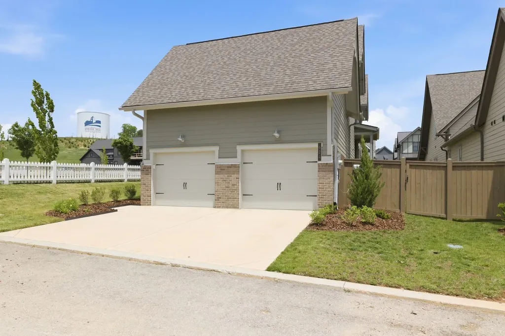 624 Flathead Alley Thompsons Station TN 37179