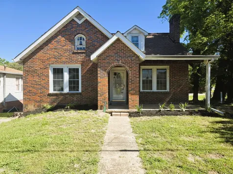 122 W Lake Street Camden TN 38320
