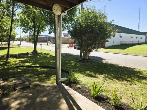 122 W Lake Street Camden TN 38320