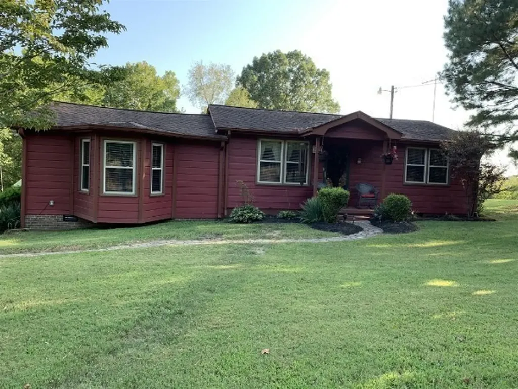 6069 Highway 76, E Springfield TN 37172