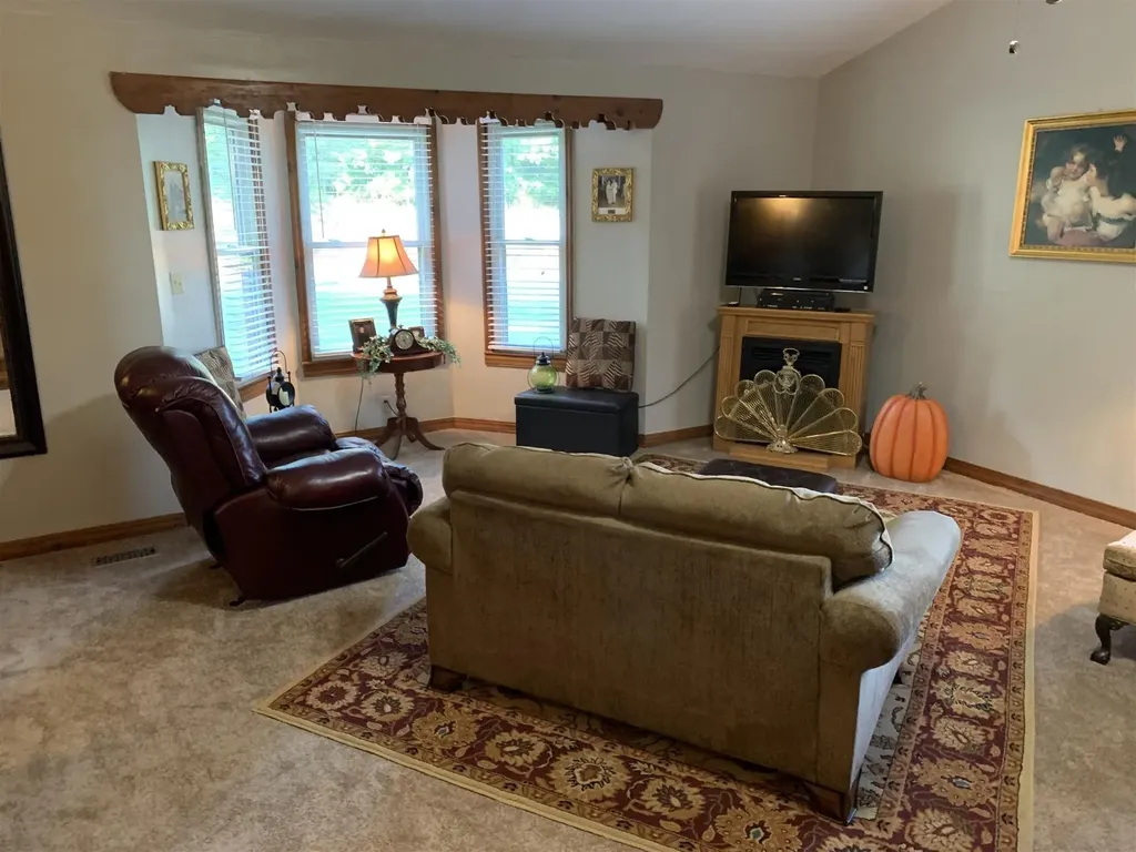6069 Highway 76, E Springfield TN 37172