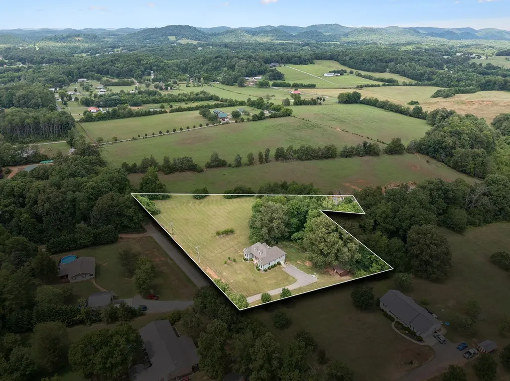 246 Akins Road Tellico Plains TN 37385