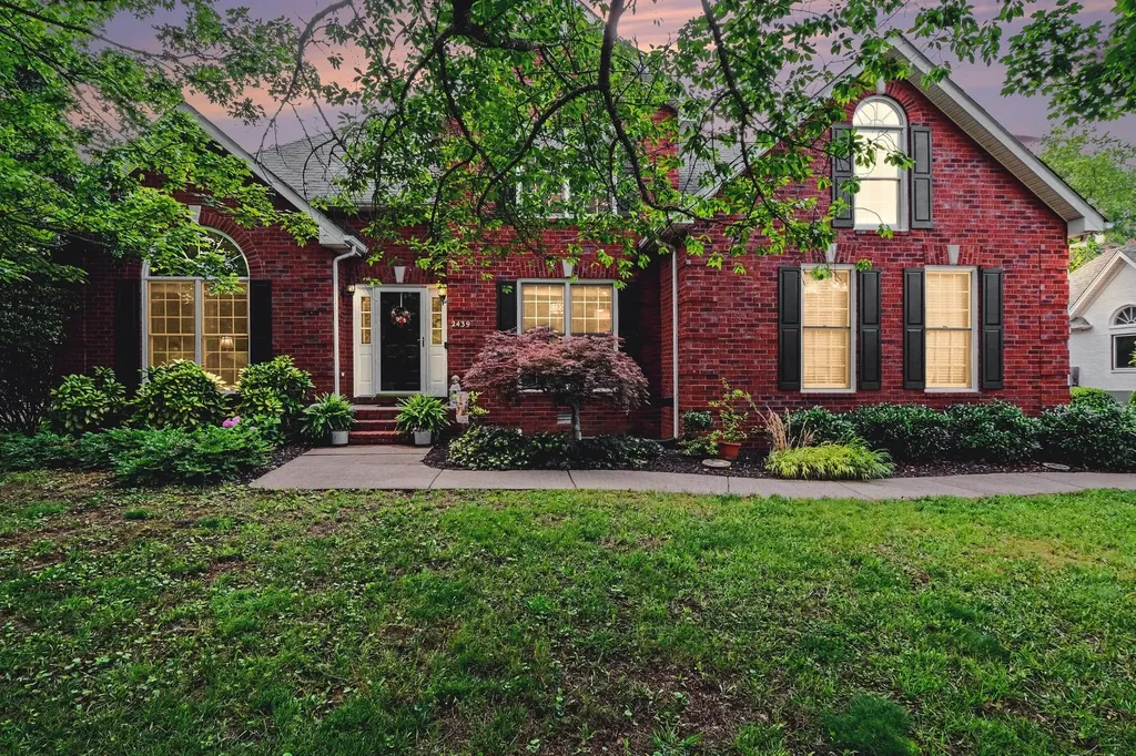 2439 Amber Glen Drive Murfreesboro TN 37128
