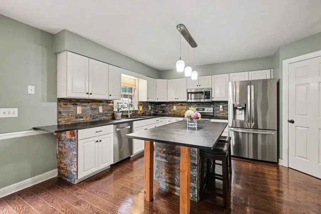 2439 Amber Glen Drive Murfreesboro TN 37128
