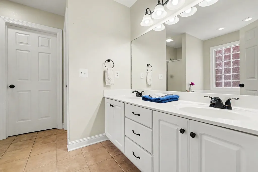 2439 Amber Glen Drive Murfreesboro TN 37128