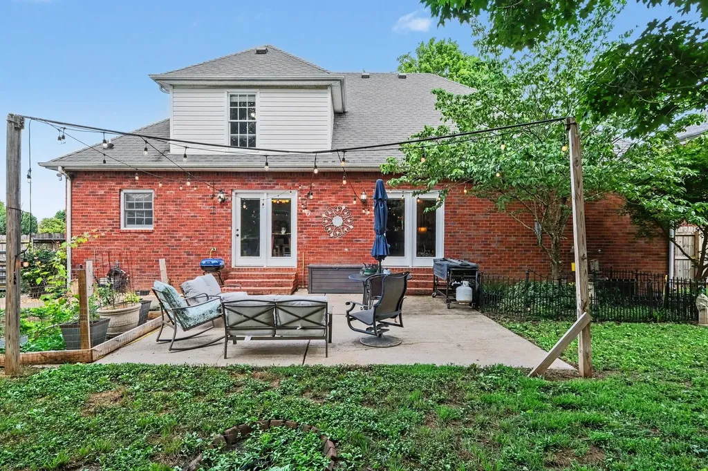 2439 Amber Glen Drive Murfreesboro TN 37128