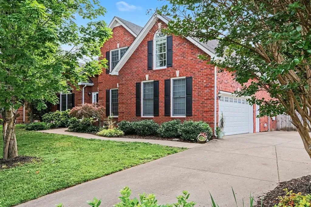 2439 Amber Glen Drive Murfreesboro TN 37128