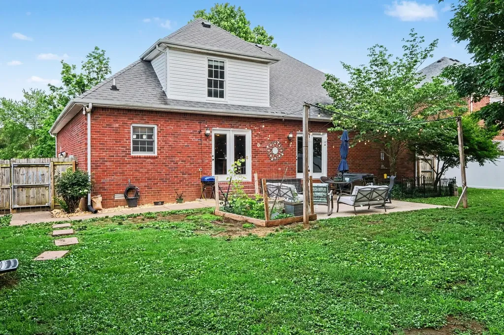 2439 Amber Glen Drive Murfreesboro TN 37128