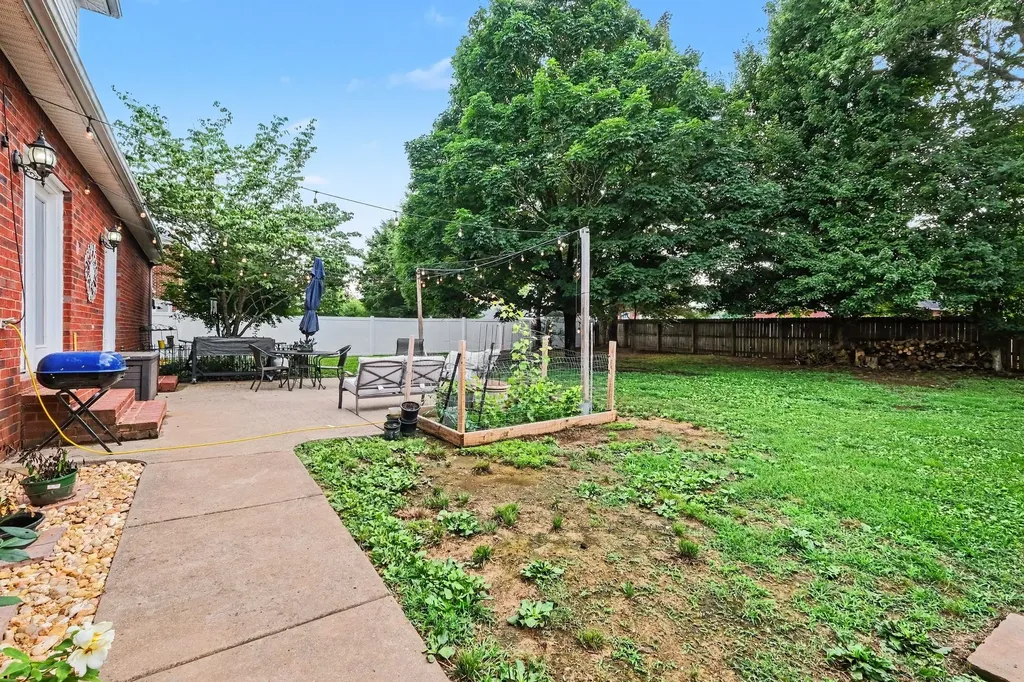 2439 Amber Glen Drive Murfreesboro TN 37128