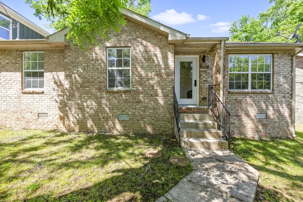 2111 A 14th Ave, N Nashville TN 37208